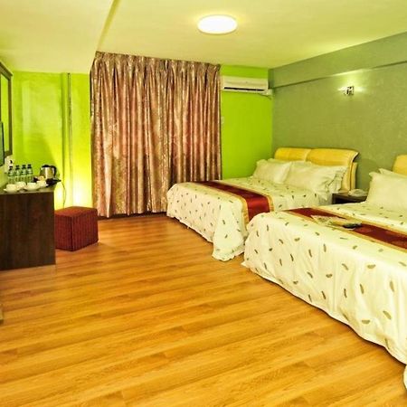 Hotel Zamburger Grand City Малакка Экстерьер фото