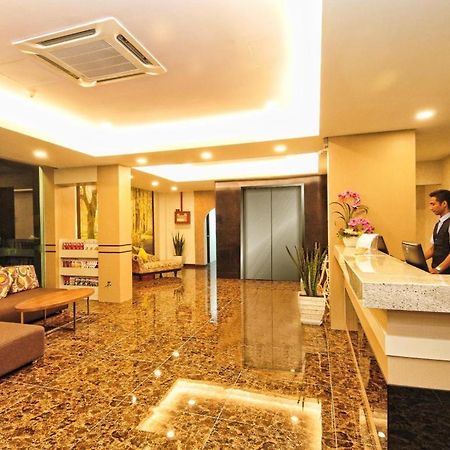 Hotel Zamburger Grand City Малакка Экстерьер фото
