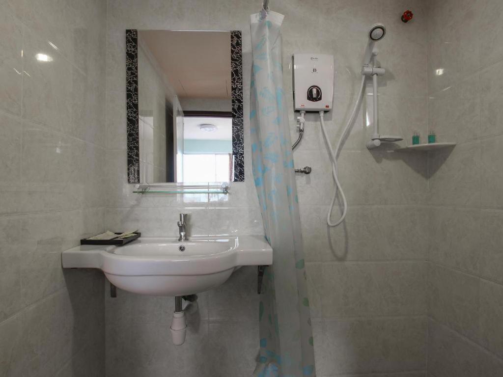 Hotel Zamburger Grand City Малакка Экстерьер фото