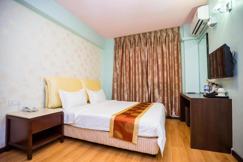 Hotel Zamburger Grand City Малакка Экстерьер фото